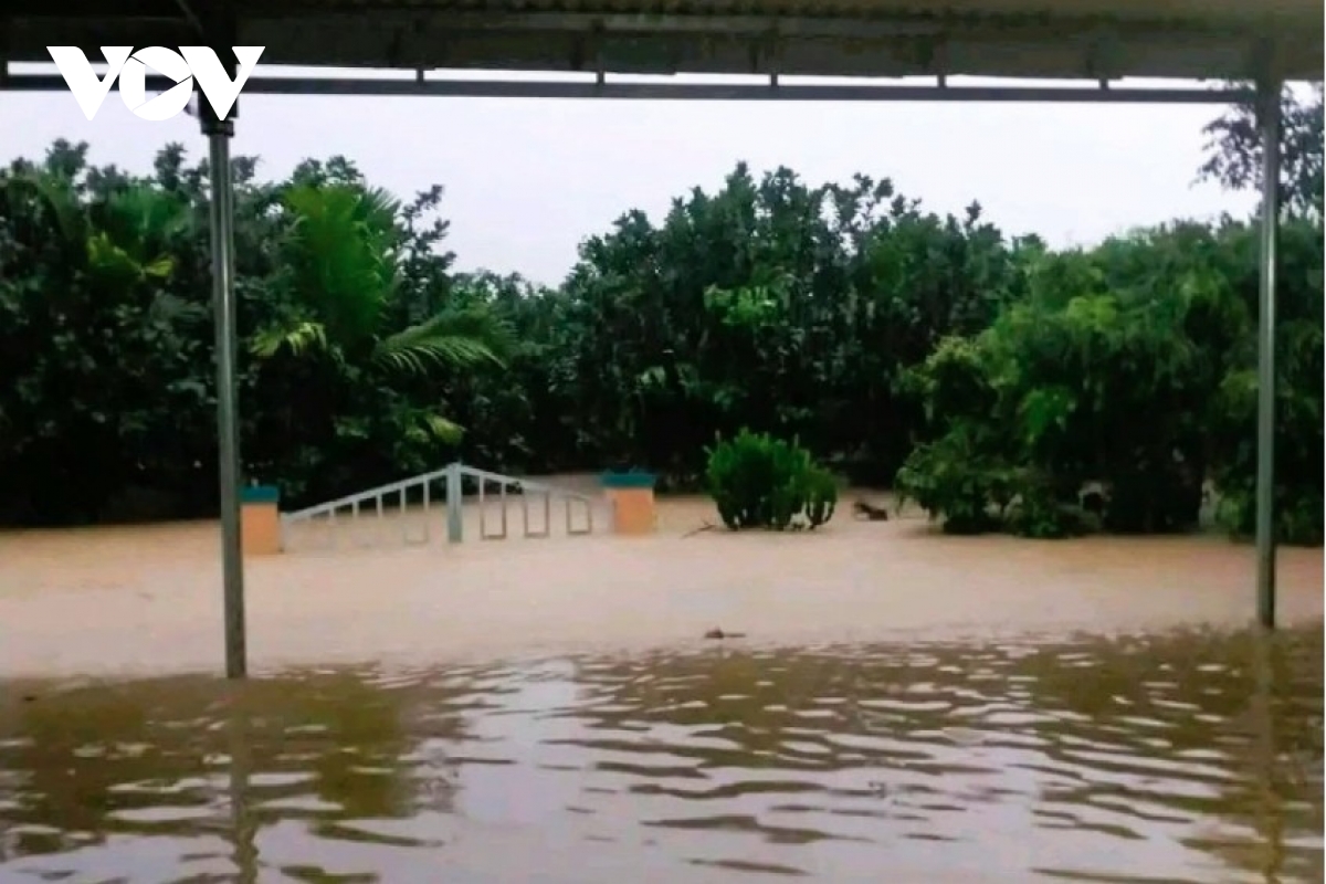 Rains swamp central Vietnam, isolating villages and threatening crops